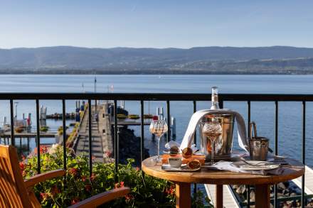Balcon de l'Hôtel Restaurant du Port avec vue sur le Lac Léman, Hôtel entre Genève et Thonon les Bains