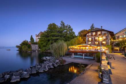 Hôtel Restaurant du Port d'Yvoire vu du lac