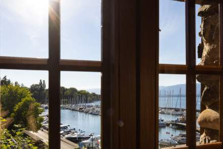 Intérieur de l'Hôtel Restaurant du Port avec vue sur le Lac Léman, Hôtel entre Genève et Thonon les Bains